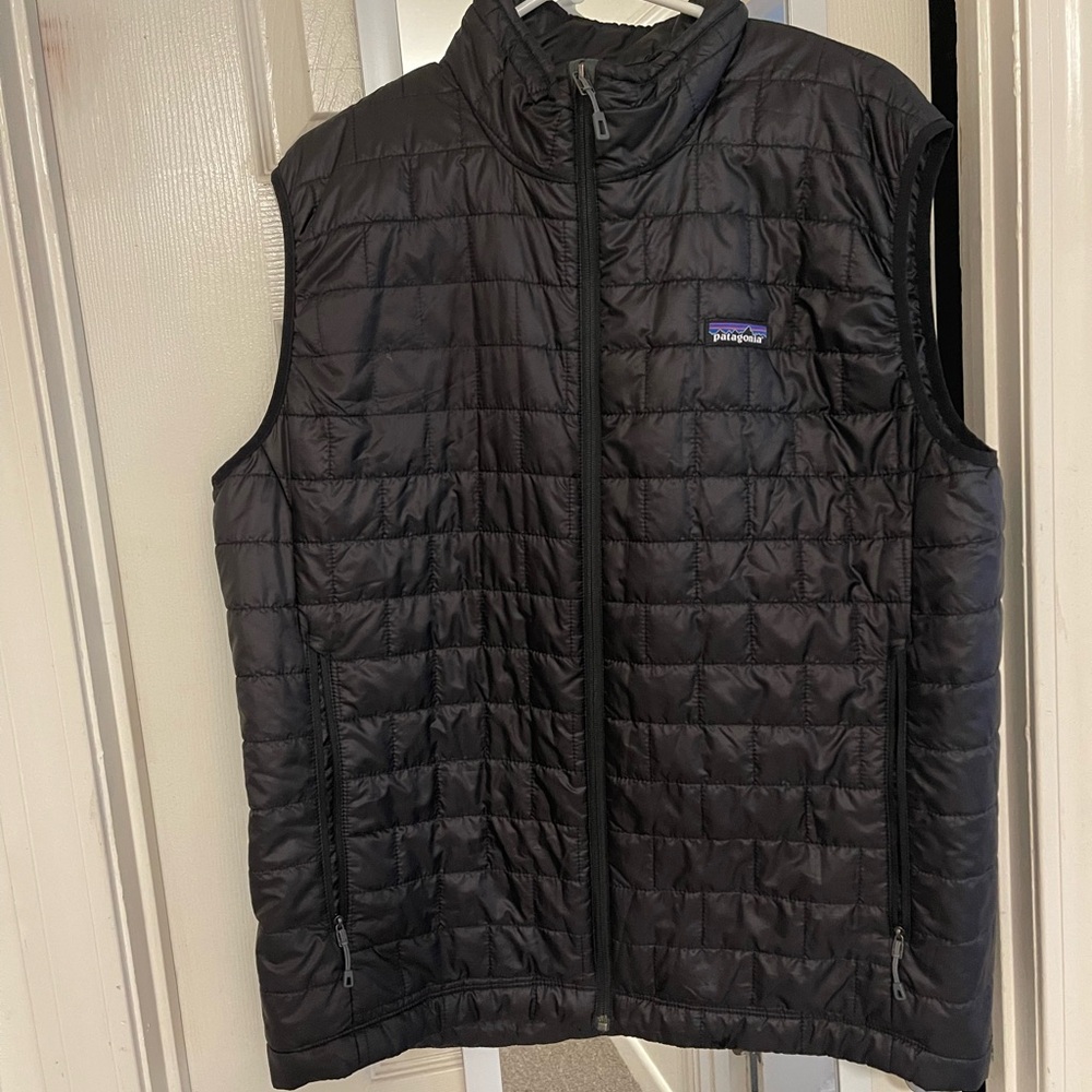 Patagonia Men's Black Quilted Vest